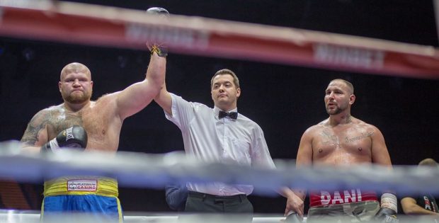 Непереможний український боксер брутально знищив суперника в третьому раунді