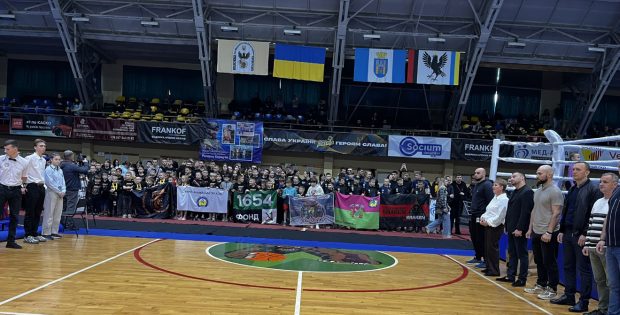 З 17 по 18 травня в манежі Коледжу фізичного виховання за підтримки відділення НОК України в Івано-Франківській області відбувся Відкритий Кубок Карпат з тайського боксу (муай-тай), який зібрав близько 200 учасників із 9 областей України.